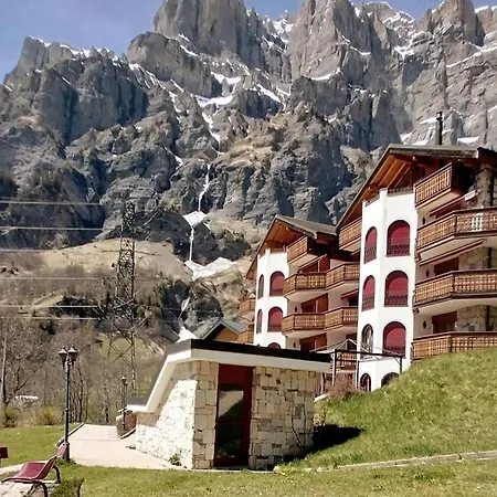 Chateau 01 Apartment *